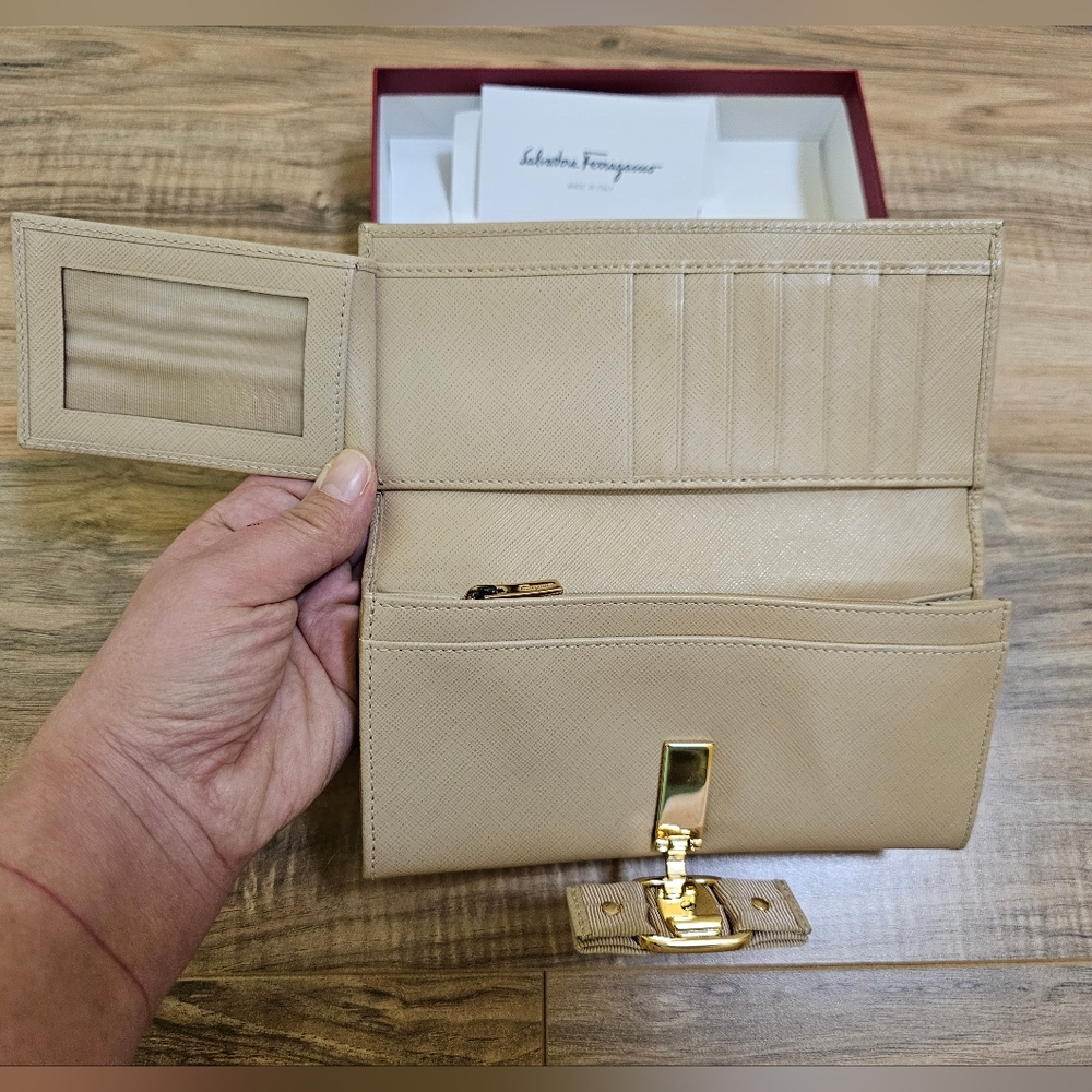 Salvatore Ferragamo Vara Ribbon Long Wallet Leather Beige - Picture 11 of 17